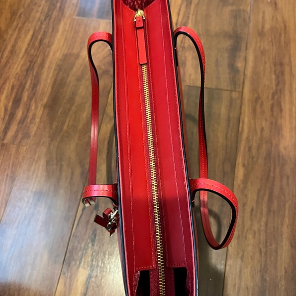 Excellent Condition Kate Spade Tori Sawyer Street Pillboxred Handbag - Picture 6 of 9